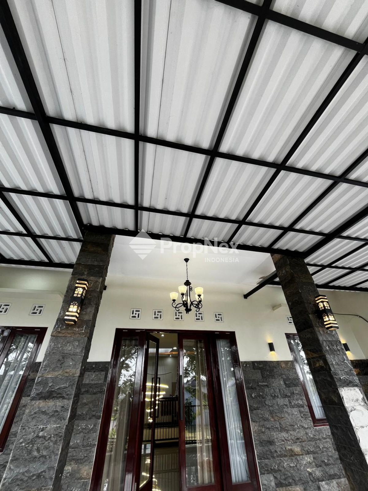 Rumah Modern Bangunan Baru Puri Surya Jaya Sidoarjo — foto 4